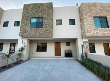 Casa · 197m² · 3 Recámaras · 2 Estacionamientos · Hermosa Residencia en La Vista Residencial, 3 Niveles, de Lujo!