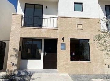 Casa · 110m² · 3 Recámaras · 2 Estacionamientos · Estrena Casa Entre El Refugio y Zibata, 3 Recamaras, 2.5 Baños, Alberca, Lujo