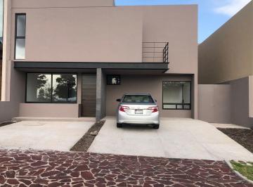 Casa · 260m² · 3 Recámaras · 3 Estacionamientos · Hermosa Residencia en Altozano, Luxury y Premium, T.300 m², Super Lujo!