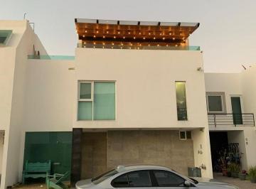 Casa · 309m² · 3 Recámaras · 2 Estacionamientos · Se Vende Casa en Cañadas del Lago, Roof Garden, Terreno 222 m², de Lujo!