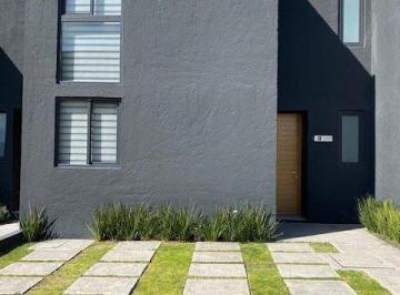 Casa · 158m² · 3 Recámaras · 2 Estacionamientos · Hermosa Casa en El Refugio, 3 Recamaras, 2.5 Baños, Eestudio, Alberca Infinita