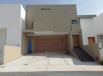 Casa · 295m² · 3 Recámaras · 3 Estacionamientos · Venta de Casas en Lomas de Juriquilla, 3 Niveles, Doble Altura, Jardín, de Lujo