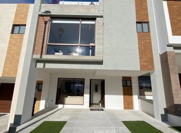 Casa · 189m² · 4 Recámaras · 2 Estacionamientos · Casas en Venta en Zibata, 4 Recamars, 3.5 Baños, Roof Garden, Jardín, Alberca.