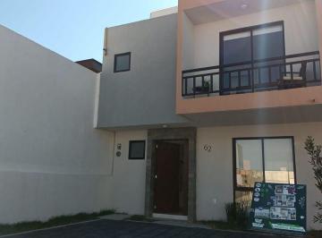 Casa · 103m² · 3 Recámaras · 2 Estacionamientos · Venta de Casas en Ciudad del Sol: 3 Recamaras, 2.5 Baños, Roof, Casa Club.