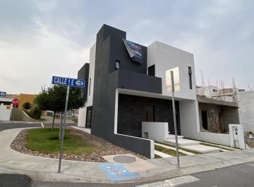 Casa · 200m² · 3 Recámaras · 2 Estacionamientos · Se Vende Casa en Zen Life, Roof Garden, 3 Recamafras, Jardín, Doble Altura,.