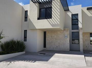 Casa · 187m² · 3 Recámaras · 2 Estacionamientos · Se Vende Casa en Zibata, 3 Recamaras, 3 Baños Completo, Uno en Pb, Estudio en Pb