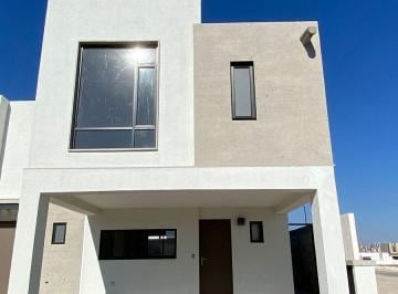 Casa · 145m² · 3 Recámaras · 2 Estacionamientos · En Venta Casa en Sonterra, 3 Recamaras, Jardín, Estacionamiento Techado, Lujo