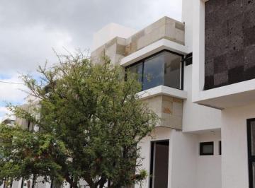 Casa · 122m² · 3 Recámaras · 2 Estacionamientos · Estrena Casa en Juriquilla San Isidro, Equipadas, 3 Recamaras, Alberca, Lujo