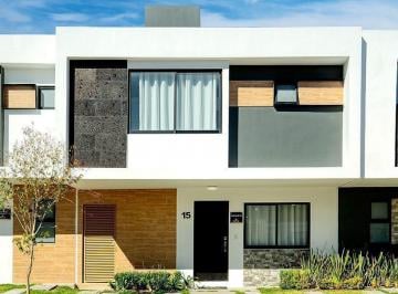Casa · 147m² · 3 Recámaras · 2 Estacionamientos · Hermosa Casa Entre El Refugio y Zibatá, Alberca, 3 Recamaras, 2.5 Baños, Sala Tv