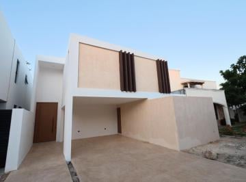 Casa · 310m² · 4 Recámaras · 4 Estacionamientos · Venta de Casa en Parque Natura Mérida Yucatán
