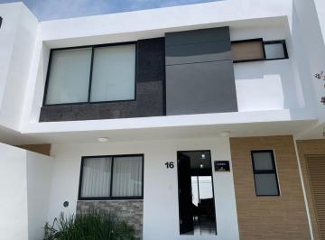 Casa · 150m² · 3 Recámaras · 2 Estacionamientos · Estrena Preciosa Casa Entre El Refugio y Zibata, Alberca, Jardín, 3 Recamaras,.