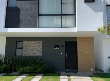 Casa · 145m² · 3 Recámaras · 2 Estacionamientos · Preciosa Casa Entre El Refugio y Zibatá, Alberca, 3 Recamaras, Jardín, Equipada