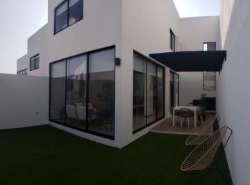 Casa · 120m² · 2 Recámaras · 2 Estacionamientos · Se Vende Hermosa Casa en Zibatá, Alberca, Jardín, 2 Recamaras, Ganala!