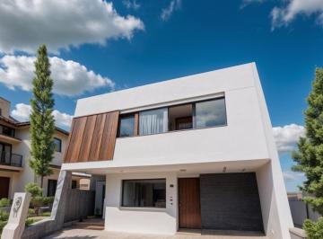 Casa · 202m² · 3 Recámaras · 3 Estacionamientos · En Venta Casa en Zen Life, 3 Recamaras, Estudio, Jardín, Pasillo Lateral, Lujo!