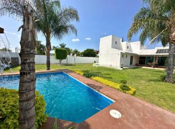 Casa de 4 habitaciones, Querétaro · Casa en Juriquilla, Querétaro en Fracc. Cañada | Alberca y Gran Terreno de 848 M²!