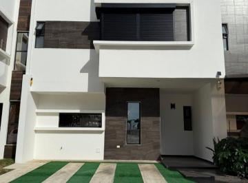 Casa · 3 Recámaras · 1 Estacionamiento · Casa - Natura Playa del Carmen