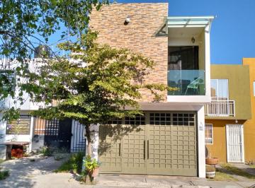 Casa · 68m² · 3 Recámaras · 1 Estacionamiento · Casa en Fracc. El Árbol - (4)