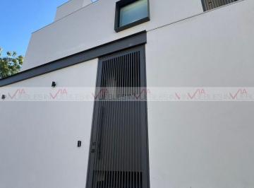 Casa · 317m² · 3 Recámaras · 3 Estacionamientos · Casa en Venta en Santiago
