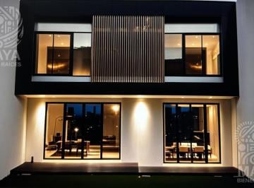 Casa · 3 Recámaras · 2 Estacionamientos · Casa en Venta, Juriquilla, Querétaro