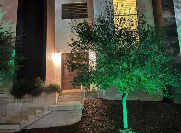 Casa · 500m² · 3 Recámaras · 5 Estacionamientos · Casa en Privada La Herradura