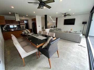 Casa · 260m² · 3 Recámaras · 4 Estacionamientos · Vendo Bonita Casa Sin Muebles en Residencial Aqua de 3 Rec Fase 1