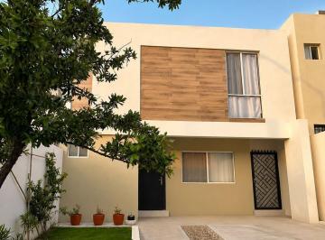 Casa · 120m² · 3 Recámaras · 2 Estacionamientos · Casa en Fraccionamiento Real Ankara