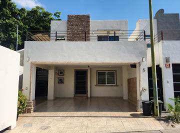 Casa · 140m² · 3 Recámaras · 2 Estacionamientos · Casa en Venta en Privada Valle Alto