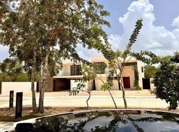 Casa · 502m² · 4 Recámaras · 4 Estacionamientos · Casa en Venta, Club de Golf Provincia, Merida, Yucatan