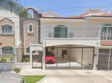 Casa de 4 habitaciones, Guadalajara · Casa en Venta en C. Quebrada, Bosques de La Victoria, 44540 Guadalajara, Jal.