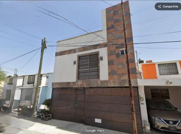 Casa · 220m² · 3 Recámaras · 2 Estacionamientos · Casa en Renta - Col. La Hacienda - Apodaca Nl