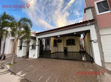 Casa · 200m² · 3 Recámaras · 2 Estacionamientos · Casa en Fraccionamiento Lomas de Guadalupe