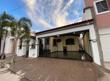 Casa · 200m² · 3 Recámaras · 2 Estacionamientos · Casa en Fraccionamiento Lomas de Guadalupe
