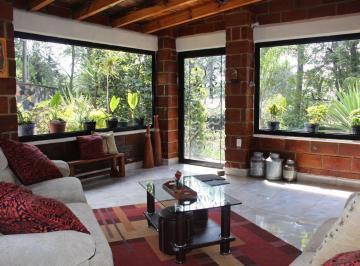 Casa · 300m² · 3 Recámaras · 5 Estacionamientos · Residencia Para Disfrutar de La Naturaleza