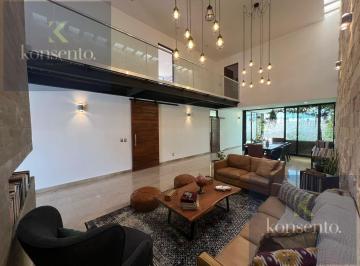 Casa · 340m² · 4 Recámaras · 3 Estacionamientos · Casa en Fraccionamiento Cañadas del Lago