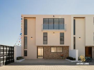 Casa · 169m² · 3 Recámaras · 3 Estacionamientos · Casa en Venta en Calle 25 Poniente, Puebla