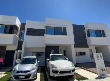 Casa · 150m² · 3 Recámaras · 2 Estacionamientos · Fraccionamiento Altaria