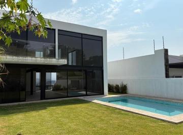 Casa · 360m² · 4 Recámaras · 3 Estacionamientos · Casa en Venta en Burgos Corinto