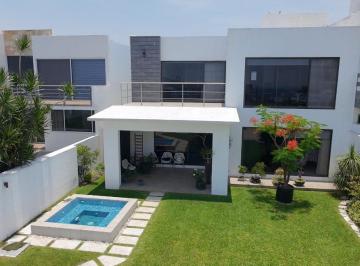 Casa · 294m² · 4 Recámaras · 3 Estacionamientos · Casa en Venta en Corinto, Burgos Bugambilias Cuernavac/jardín y Jacuzzi