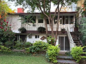 Casa · 566m² · 7 Recámaras · 3 Estacionamientos · Casa con Alberca y Bungalow en Venta en Cuernavaca