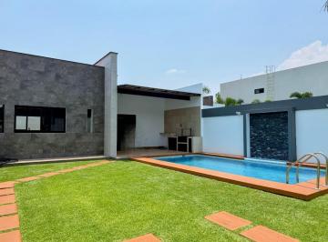 Casa · 340ha · 5 Recámaras · 2 Estacionamientos · Casa Nueva en Venta con Alberca y 5 Recámaras en Brisas de Cuernavaca
