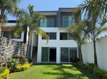 Casa · 340ha · 4 Recámaras · 2 Estacionamientos · Casa en Venta en Fraccionamiento Brisas