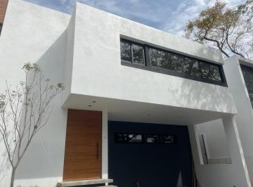 Casa · 412m² · 3 Recámaras · 1 Estacionamiento · Casa Nueva en Venta en Buenavista, Cuernavaca | Moderna y con Vigilancia 24/7