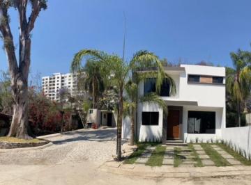 Casa · 250m² · 4 Recámaras · 2 Estacionamientos · Casa en Privada en Lomas de La Selva, Cuernavaca, Morelos