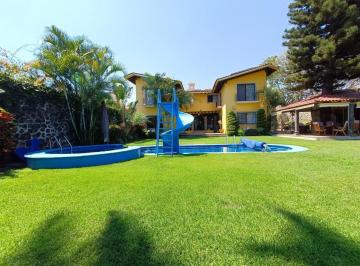 Casa · 804m² · 6 Recámaras · 3 Estacionamientos · Residencia en Venta en Palmira, Cuernavaca | Exclusividad, Jardín y Seguridad