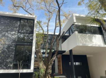 Casa · 295m² · 4 Recámaras · 2 Estacionamientos · Casa Nueva, Moderna en Venta en Cuernavaca, en Fraccionamiento con Vigilancia!