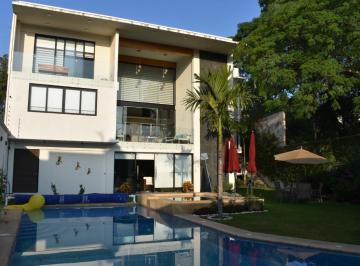 Casa · 784m² · 8 Recámaras · 4 Estacionamientos · Casa en Venta en Burgos Bugambilias/moderna con Alberca y Salón de Juegos en Venta