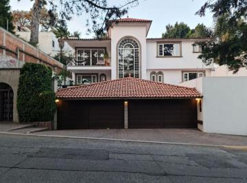 Casa · 526m² · 3 Recámaras · 4 Estacionamientos · Casa Remodelada en Venta en La Herradura - II Sección