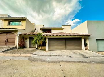 Casa · 390m² · 3 Recámaras · 2 Estacionamientos · Casa en Venta Jardines del Campestre, León, Guanajuato