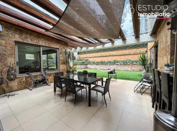 Casa · 584m² · 4 Recámaras · 4 Estacionamientos · Vendo Casa Junto a Lomas Country Club