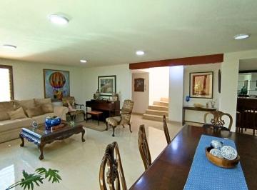 ff6472c8a4e094e7a498d877b79efdbd16686421b61c84514146c6dcd896346e · Casa Remodelada en Venta en San Jerónimo Chicahualco, Metepec